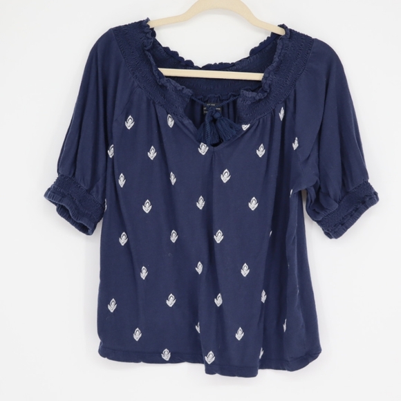 Lucky Brand Women's Embroidered Top‎ Size Small Navy Blue White Smocked Neckline - Picture 1 of 13